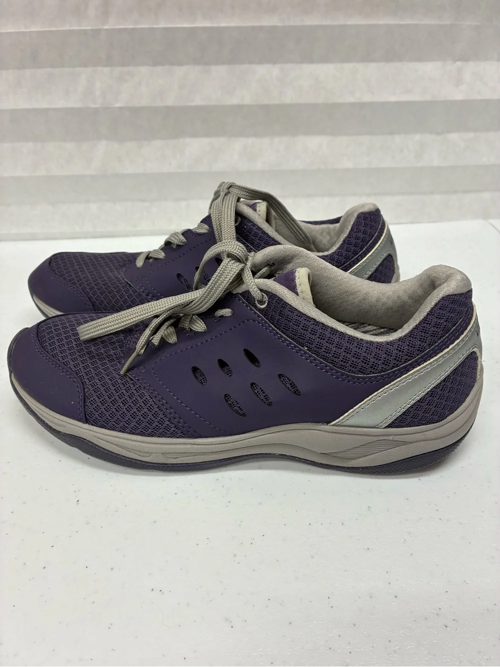 Vionic womens 8 Venture running shoes walking purple gray orthopedic